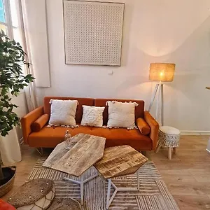 https://sous-les-toits-davignon.aixenprovencehotels.org